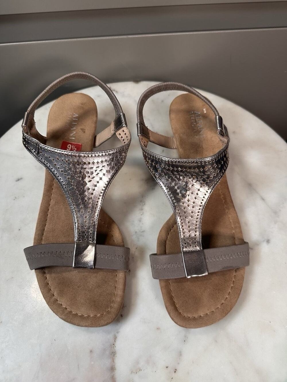 Alfani Women’s Metallic Leather Sandals Size 9.5M T-Strap Comfort Flat Sandals